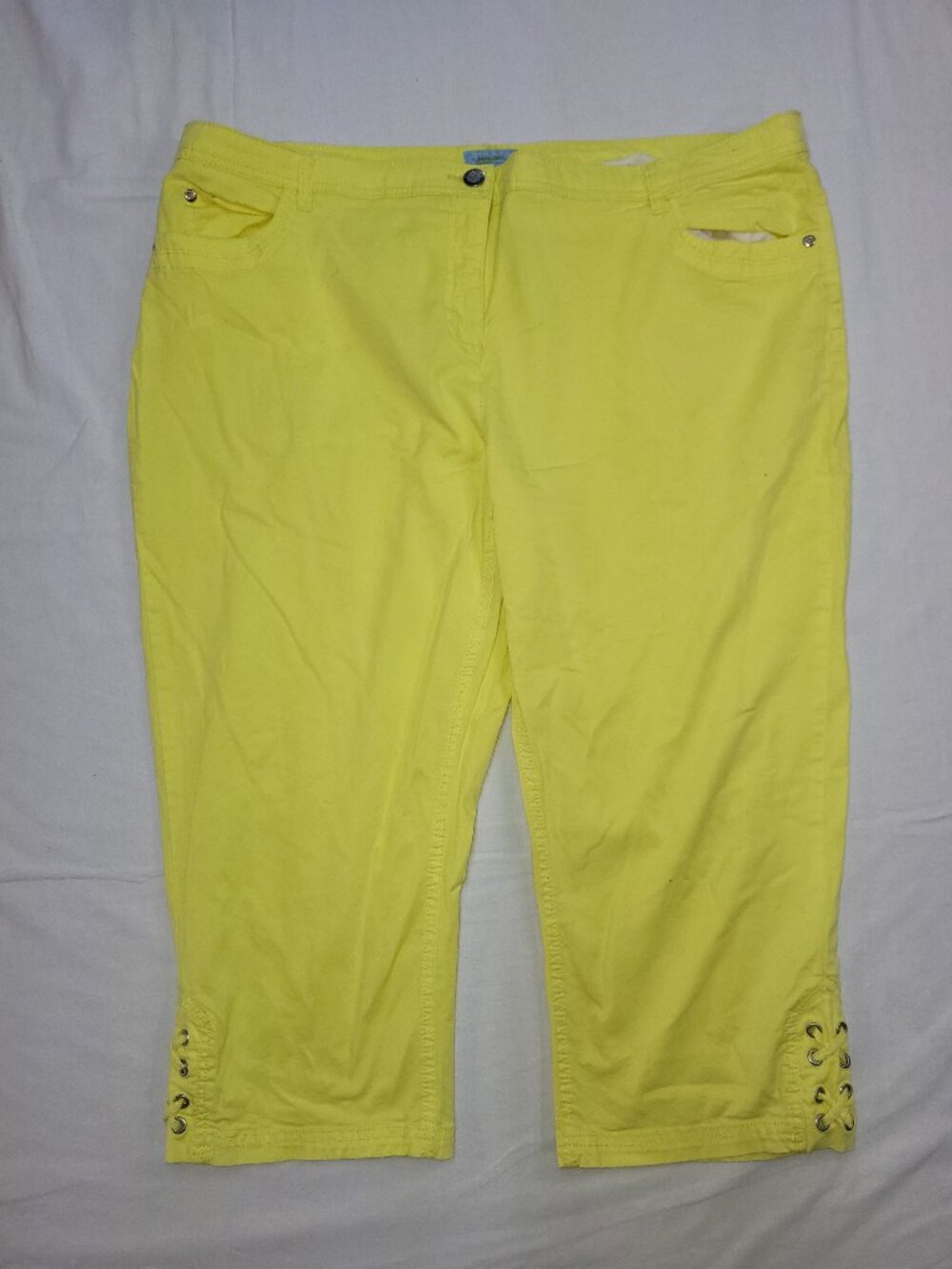 DKR & Co Signature Collection Yellow Capri Pants Size 18 Stretch Lace Up Hem